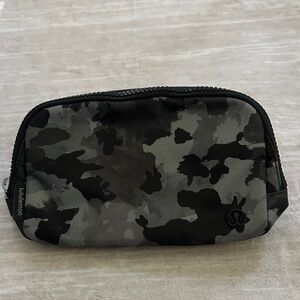 Lululemon Everywhere Belt Bag